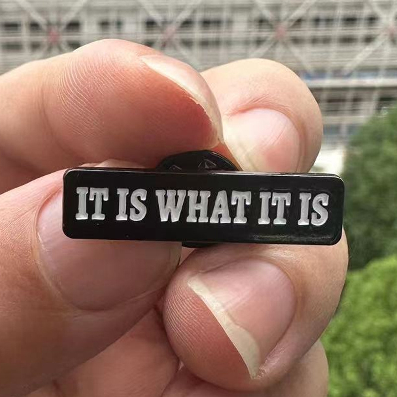 Vintage Fashion Quotes - Broche com citação de letra 
